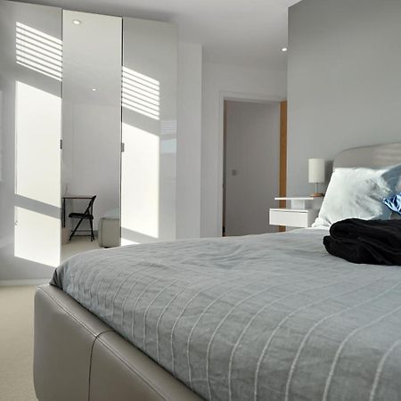 Modern And Spacious Penthouse Apartment In Putney With Free Parking ロンドン エクステリア 写真