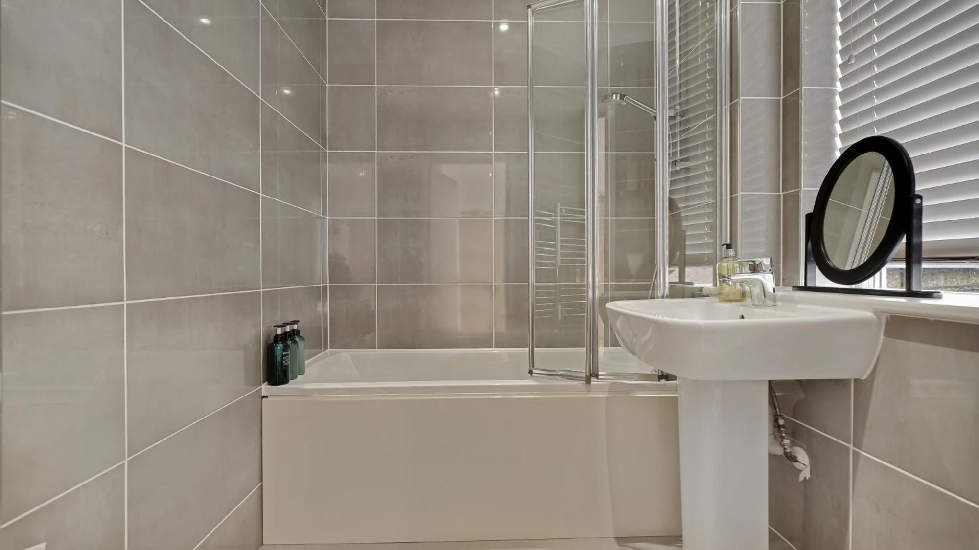 Modern And Spacious Penthouse Apartment In Putney With Free Parking ロンドン エクステリア 写真