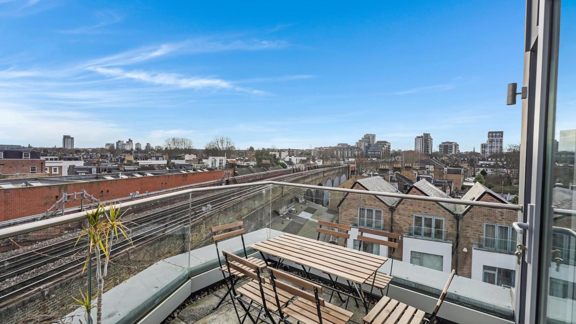 Modern And Spacious Penthouse Apartment In Putney With Free Parking ロンドン エクステリア 写真