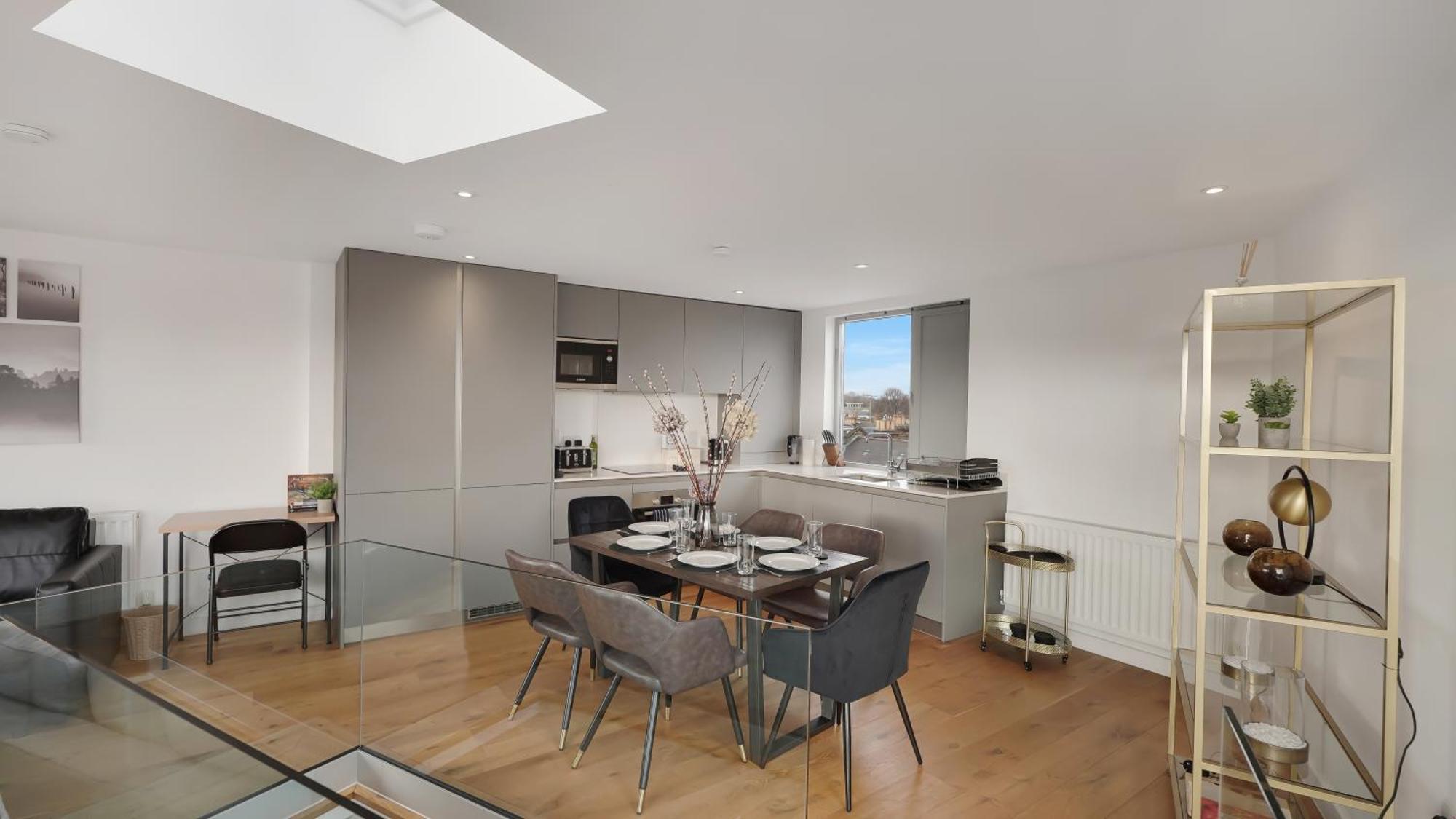Modern And Spacious Penthouse Apartment In Putney With Free Parking ロンドン エクステリア 写真